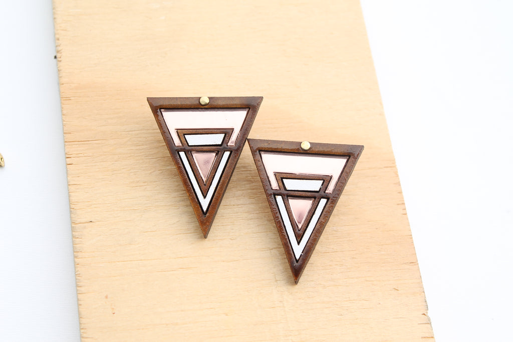Glazed arrowhead Stud